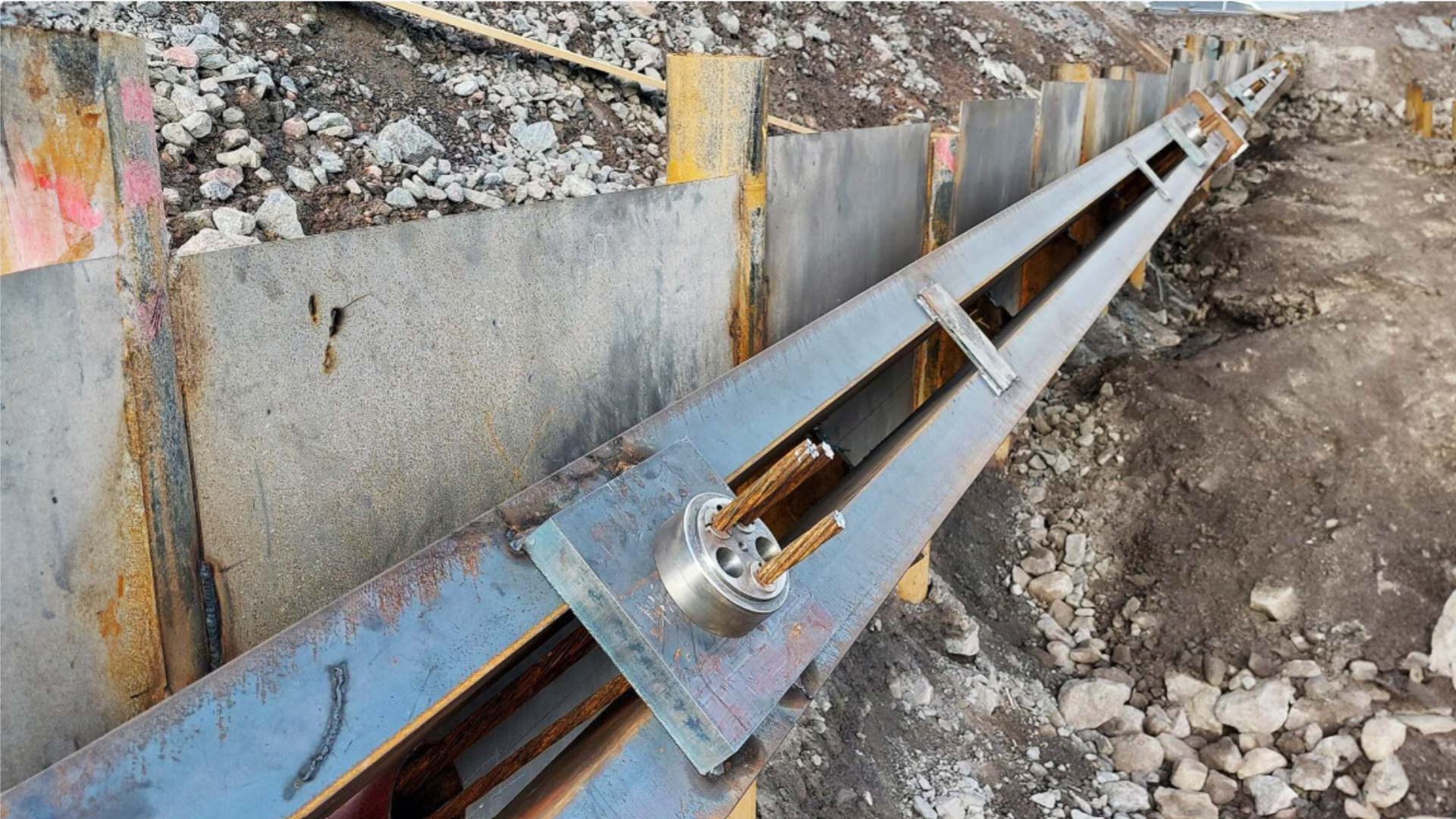 Tämä porapaalutus- ja ankkurointiprojekti Kirunassa on erinomainen esimerkki Juvatec Oy osaamisesta haastavissa työmaakohteissa.