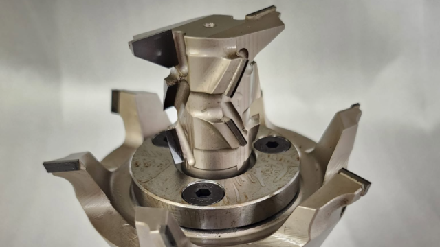 Precise maintenance of PCD diamond blades supports the quality of customer production